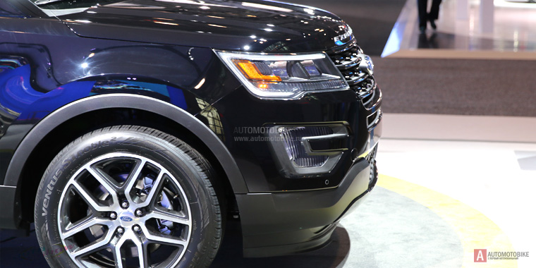 Массивный бампер и диски Ford Explorer на автошоу в Нью-Йорке 2015 Массивный бампер и литые диски Ford Explorer на автошоу в Нью-Йорке 2015
