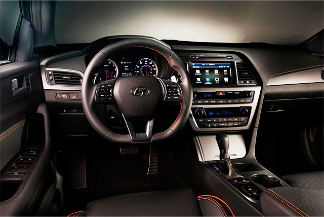 Hyundai презентовала Sonata 2015 на автосалоне в Нью-Йорке (фото, видео) Hyundai презентовала Sonata 2015 на автосалоне в Нью-Йорке (фото, видео)