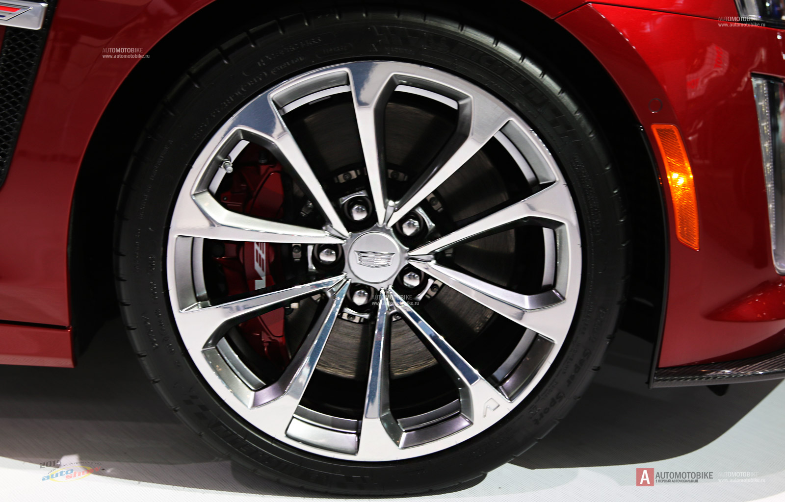 Cadillac CTS-V 2016 тормозная система Brembo Cadillac CTS-V 2016 колесные диски и тормозная система Brembo