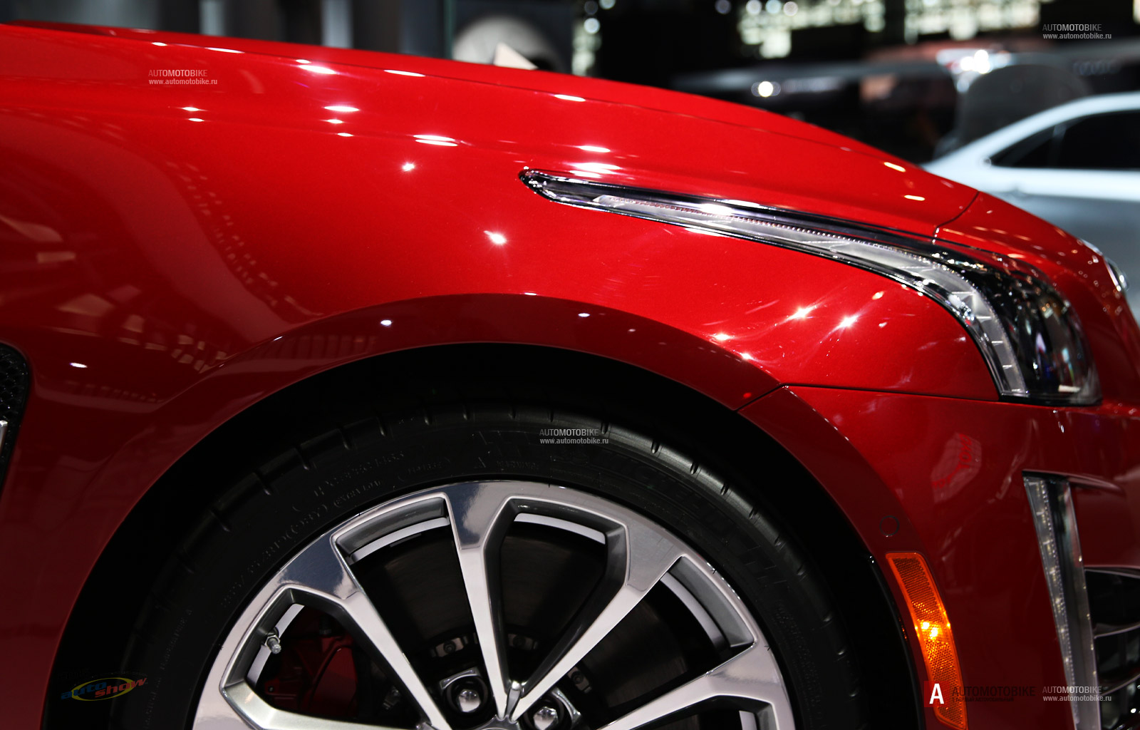 Cadillac CTS-V 2016 фотографии Обзор нового Cadillac CTS-V 2016 от автопортала Автомотобайк. Новый Cadillac CTS-V 2016 фотографии и видео обзор