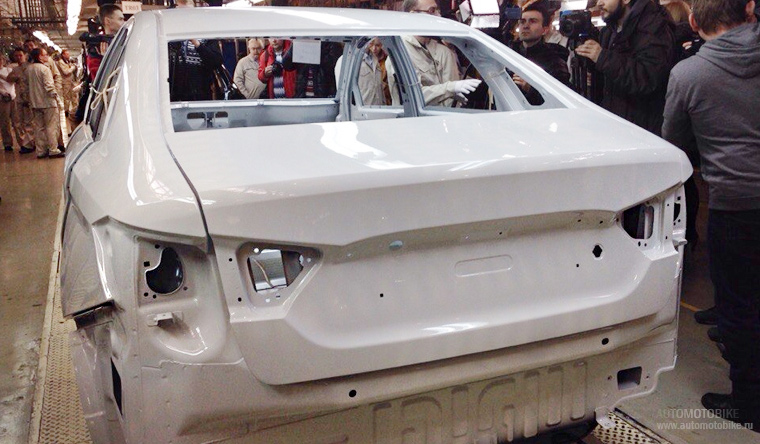Новая LADA Vesta - свежие фотографии сборки кузова автомобиля На заводе «ИжАвто» запущено производство тестовых моделей LADA Vesta. Фотографии сборки кузова автомобиля