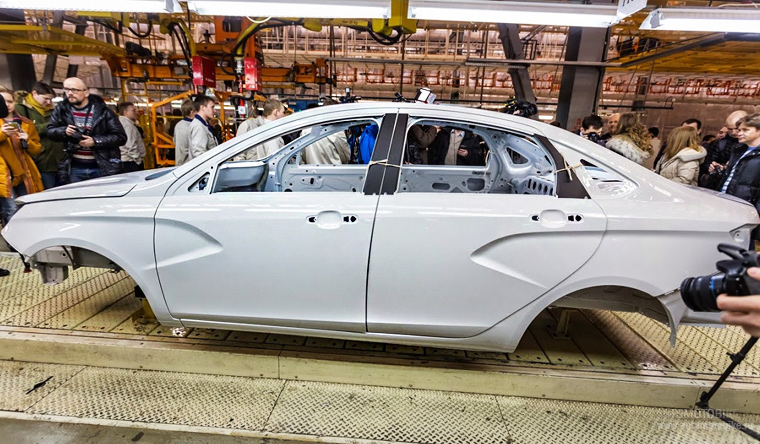 На заводе «ИжАвто» запущено производство тестовых моделей LADA Vesta. Всего запланировано выпустить 49 единиц, которые отправятся на дорожные испытания На заводе «ИжАвто» запущено производство тестовых моделей LADA Vesta. Всего запланировано выпустить 49 единиц, которые отправятся на дорожные испытания