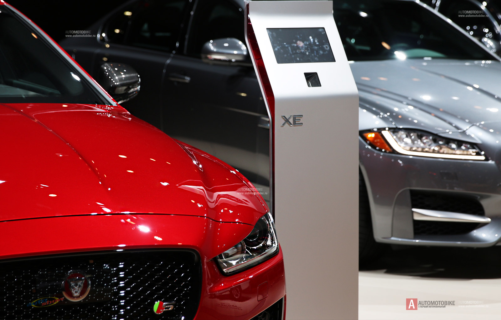 Jaguar XE S 2016 обзор нового седана Jaguar XE S 2016 обзор нового седана - передняя часть, решетка радиатора, фара и хищный взгляд