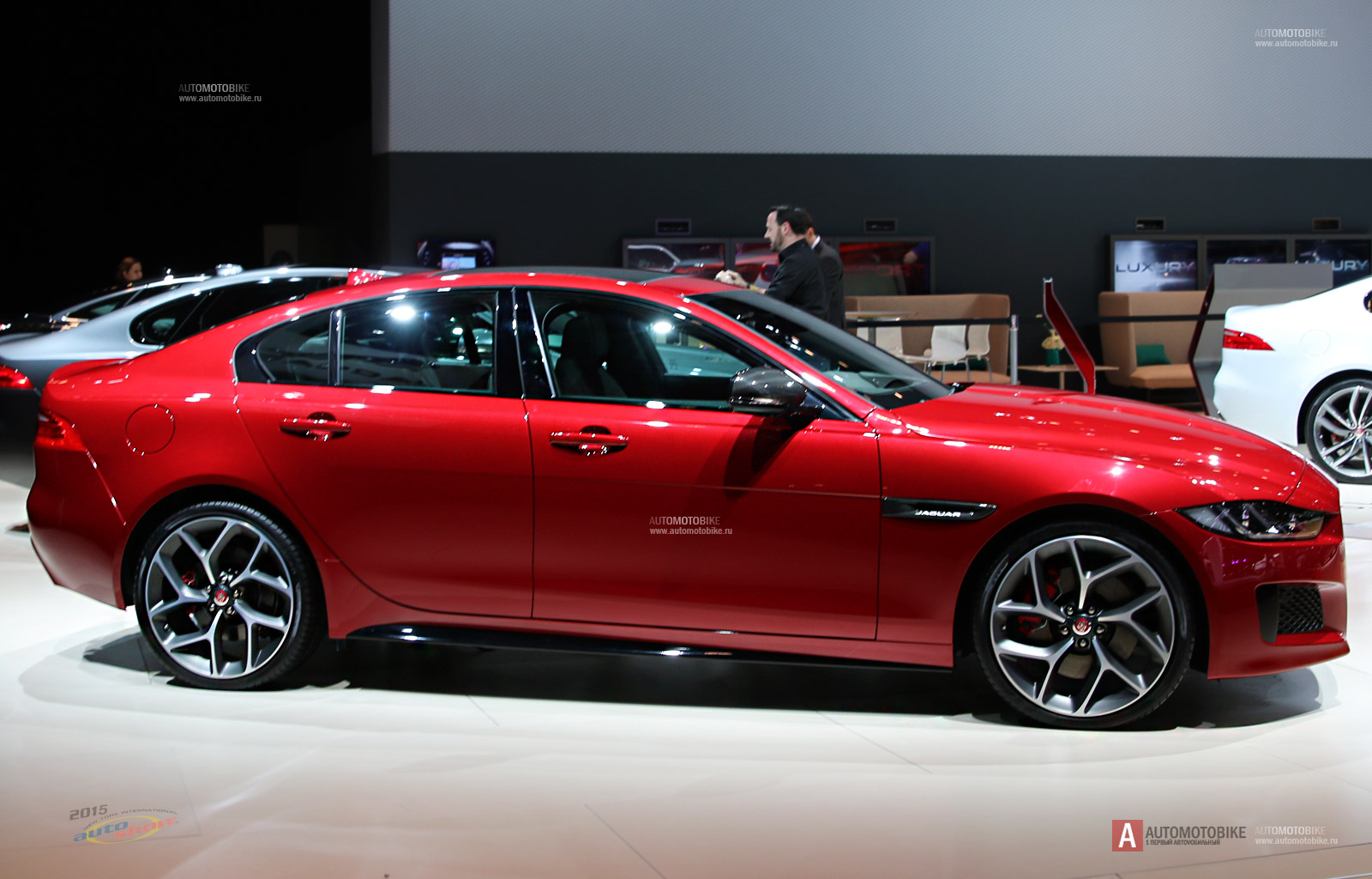 Jaguar XE S 2016 фотографии новинки Обзор нового Jaguar XE S 2016 на автосалоне в Нью-Йорке 2015