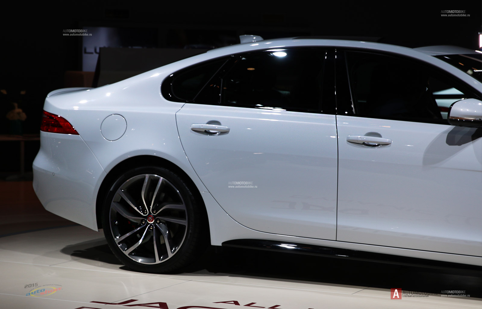 Фотографии нового седана Jaguar XF 2016 Фотографии нового седана Jaguar XF 2016 сбоку