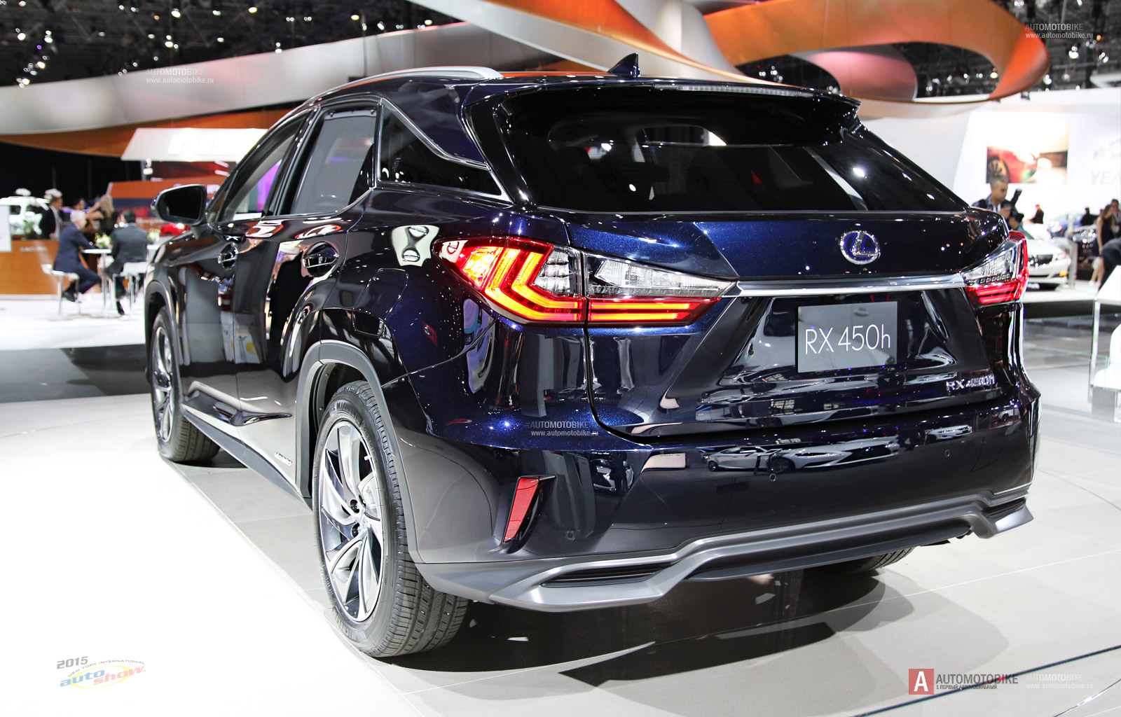 Фотография задней части нового кроссовера 2016 Lexus RX 450h - обзор автомобиля