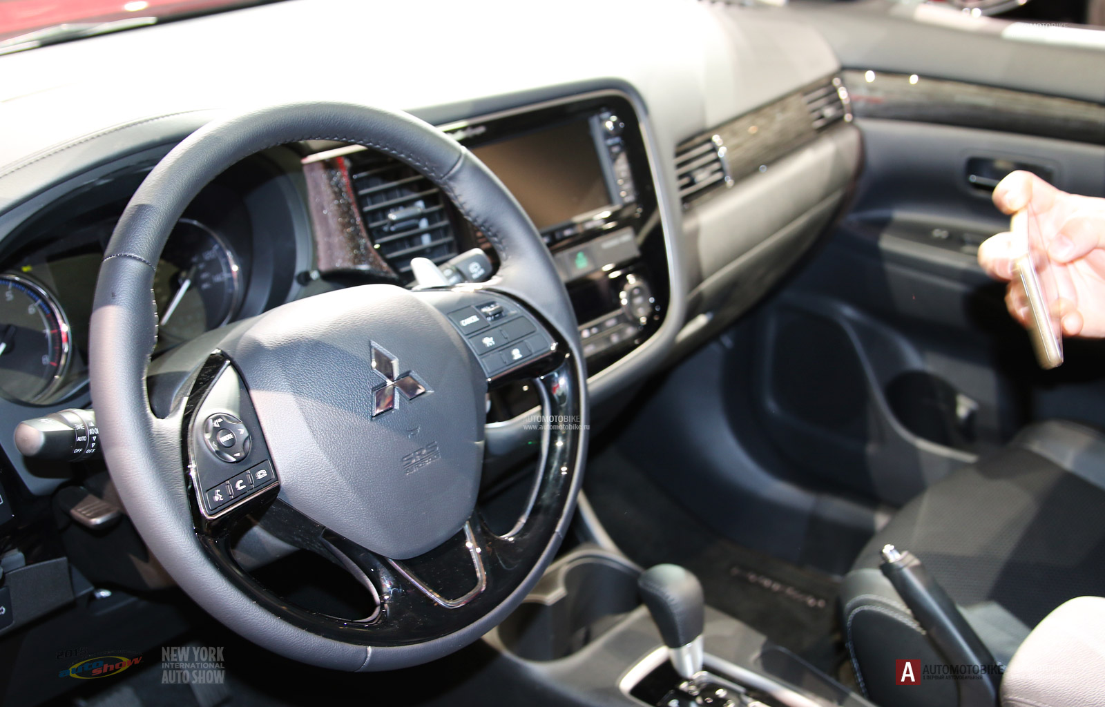 Mitsubishi Outlander 2016 фотографии интерьера салона автомобиля. Обзор салона Mitsubishi Outlander 2016 Mitsubishi Outlander 2016 фотографии интерьера салона автомобиля. Обзор салона Mitsubishi Outlander 2016