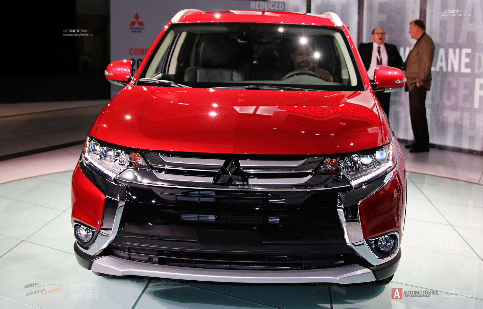Обновленный кроссовер Mitsubishi Outlander 2016 обзор от Автомотобайк.ру Обновленный кроссовер Mitsubishi Outlander 2016 рейсталинг уже сегодня является серьезным участником автомобильного рынка класса SUV