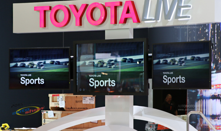 Стенд марки Toyota на автосалоне в Нью-Йорке 2015 Стенд марки Toyota на автосалоне в Нью-Йорке 2015