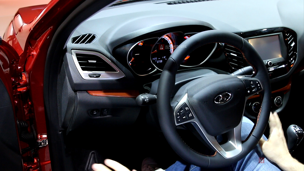 Lada Vesta Cross 2016 фотографии приборной панели новинки Приборная панель нового универсала Lada Vesta Cross 2016 фотографии и обзор