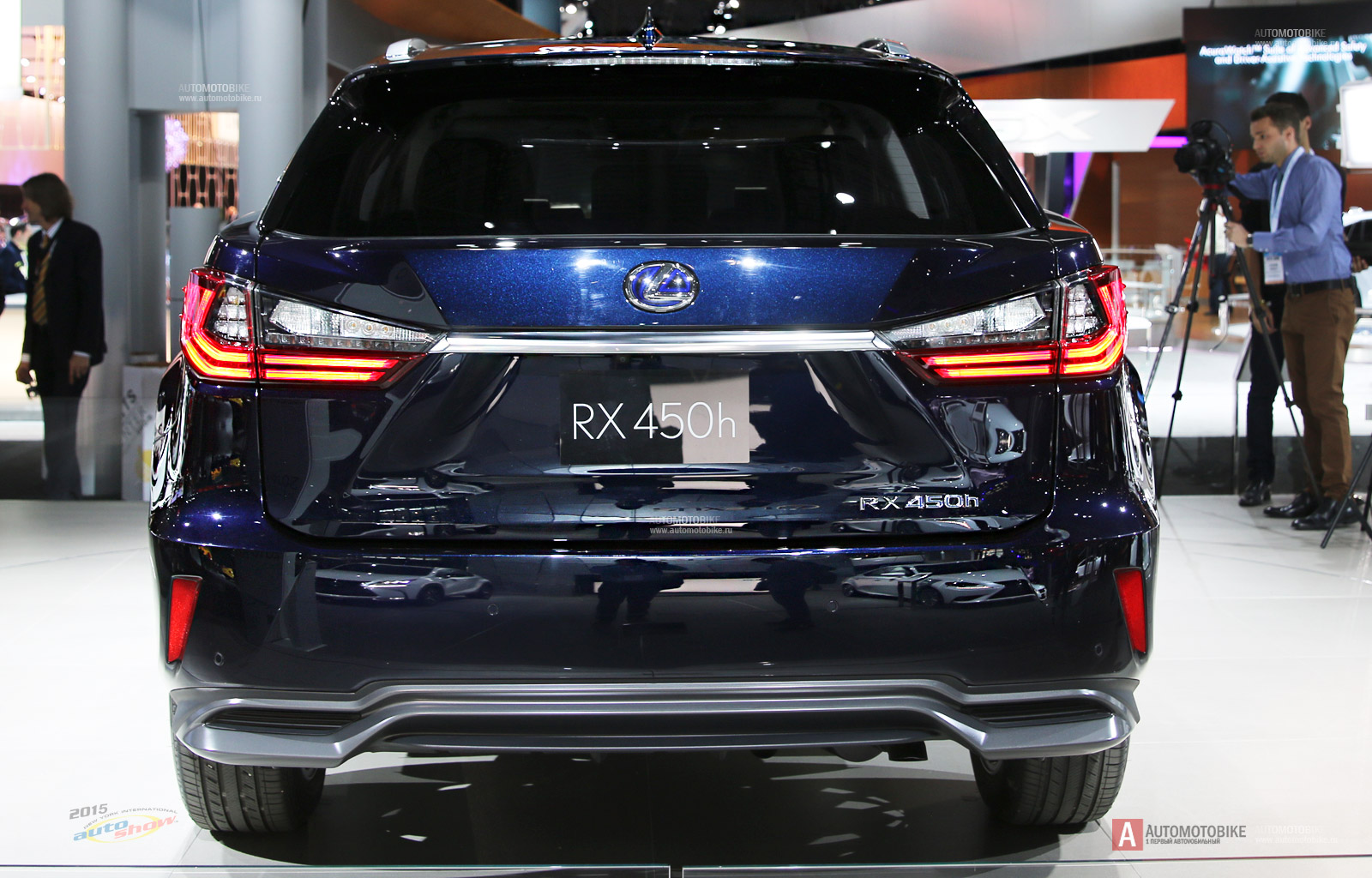 Четвертое поколение Lexus RX 450h 2016 обзор автомобиля Четвертое поколение Lexus RX 450h 2016 обзор нового автомобиля на автосалоне в Нью Йорке 2015