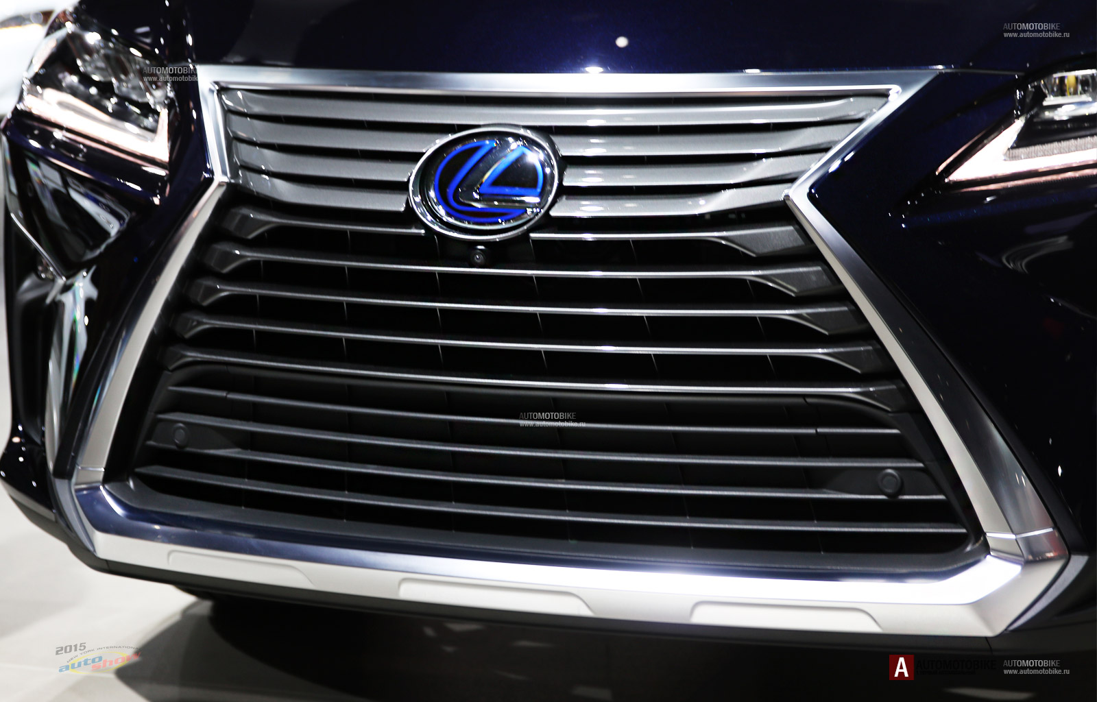 Новое поколение Lexus RX 450h 2016 фотография решетка Новое поколение Lexus RX 450h 2016 передняя решетка радиатора новинки на автосалоне в Нью Йорке